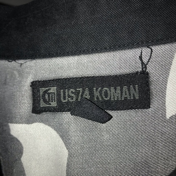 Button down - Picture 2 of 2